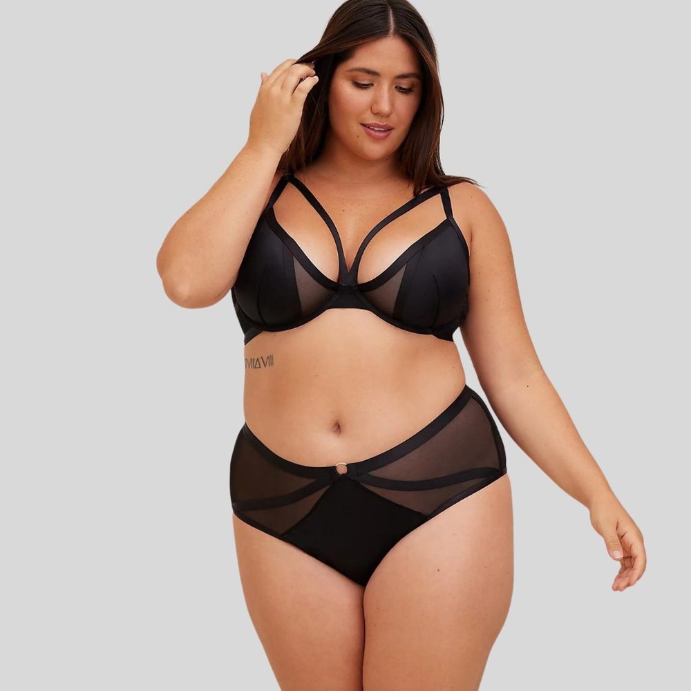 TORRID Strappy Satin Plunge Bralette (NWT Sz 3)